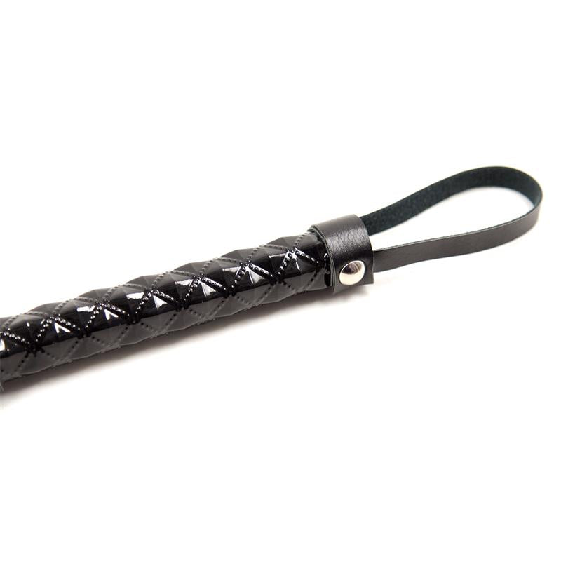 Flogger Patron de Diamante y Mango de Metal 39 cm Negro